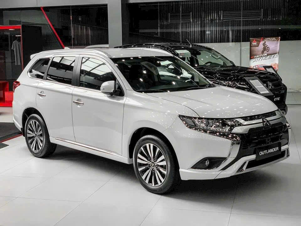 MITSUBISHI OUTLANDER 2025